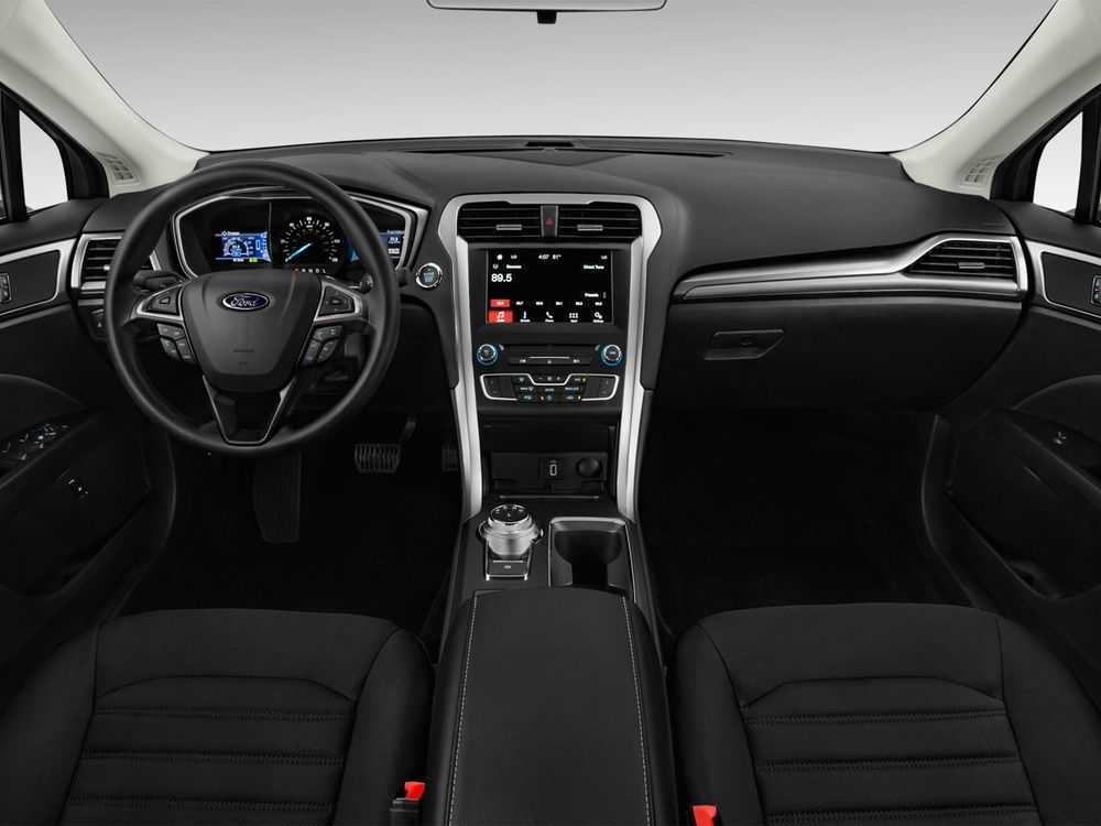 В детройте показали обновлённый ford fusion