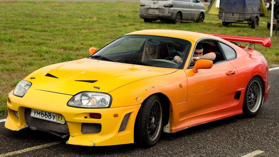 Toyota Supra является мечтой многих любителей японских машин класса GT, и стоит относительно не дорого Приставка Supra Супра означает расположение выше