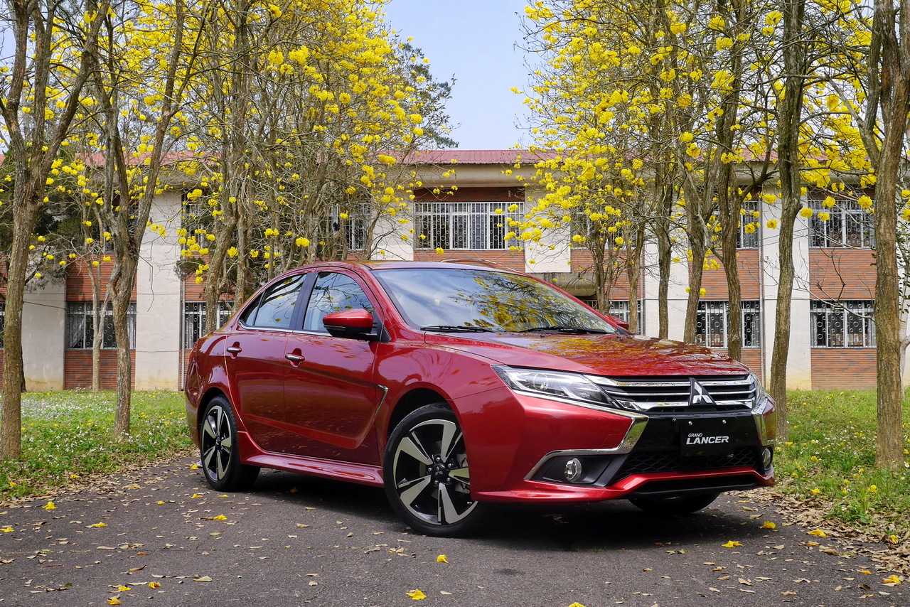 Mitsubishi Lancer: комплектации и цены официальные, фото в новом кузове, модификации и оборудование автомобиля