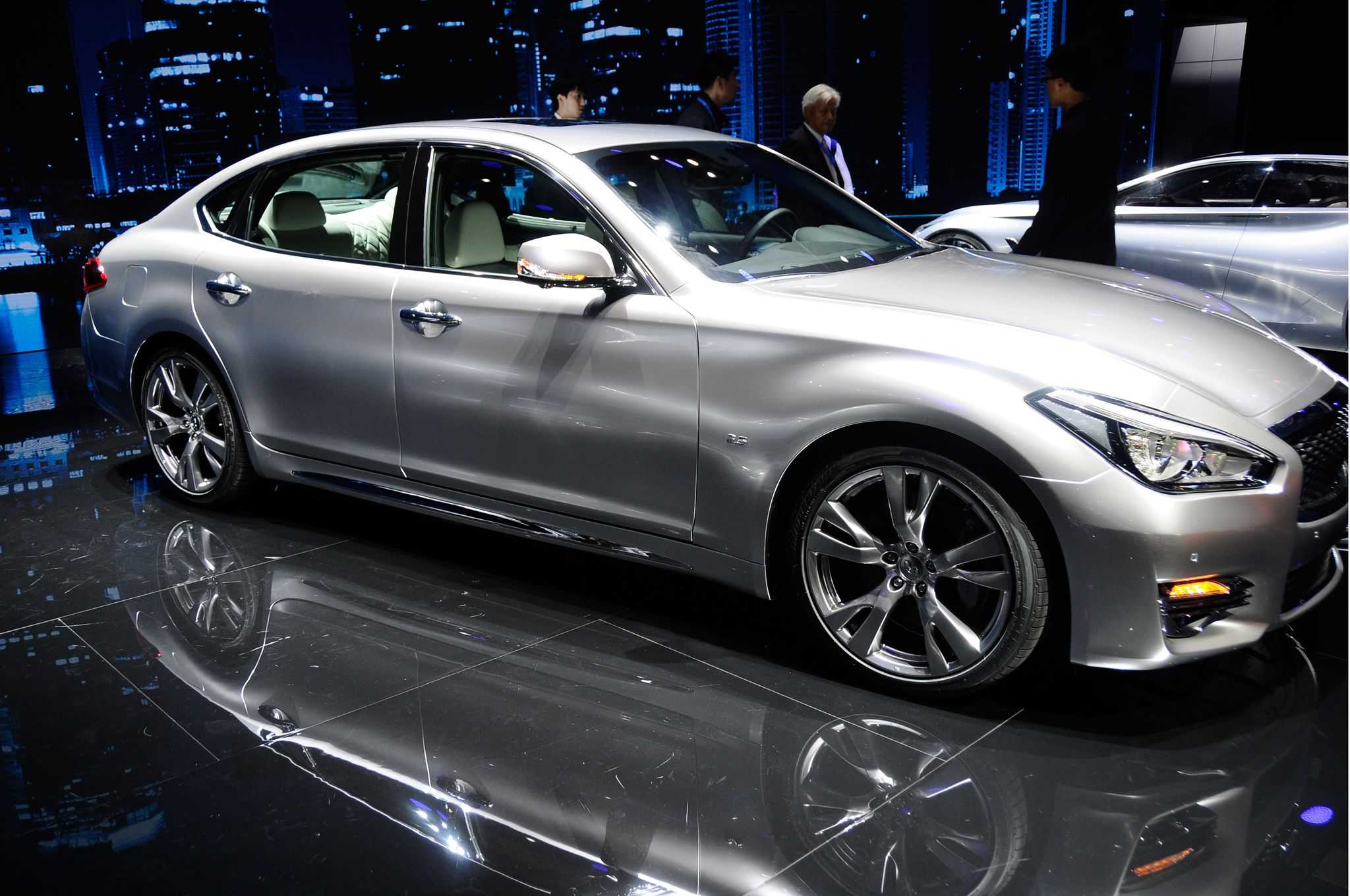 Infiniti q70 - японский премиальный седан с отличными характеристиками