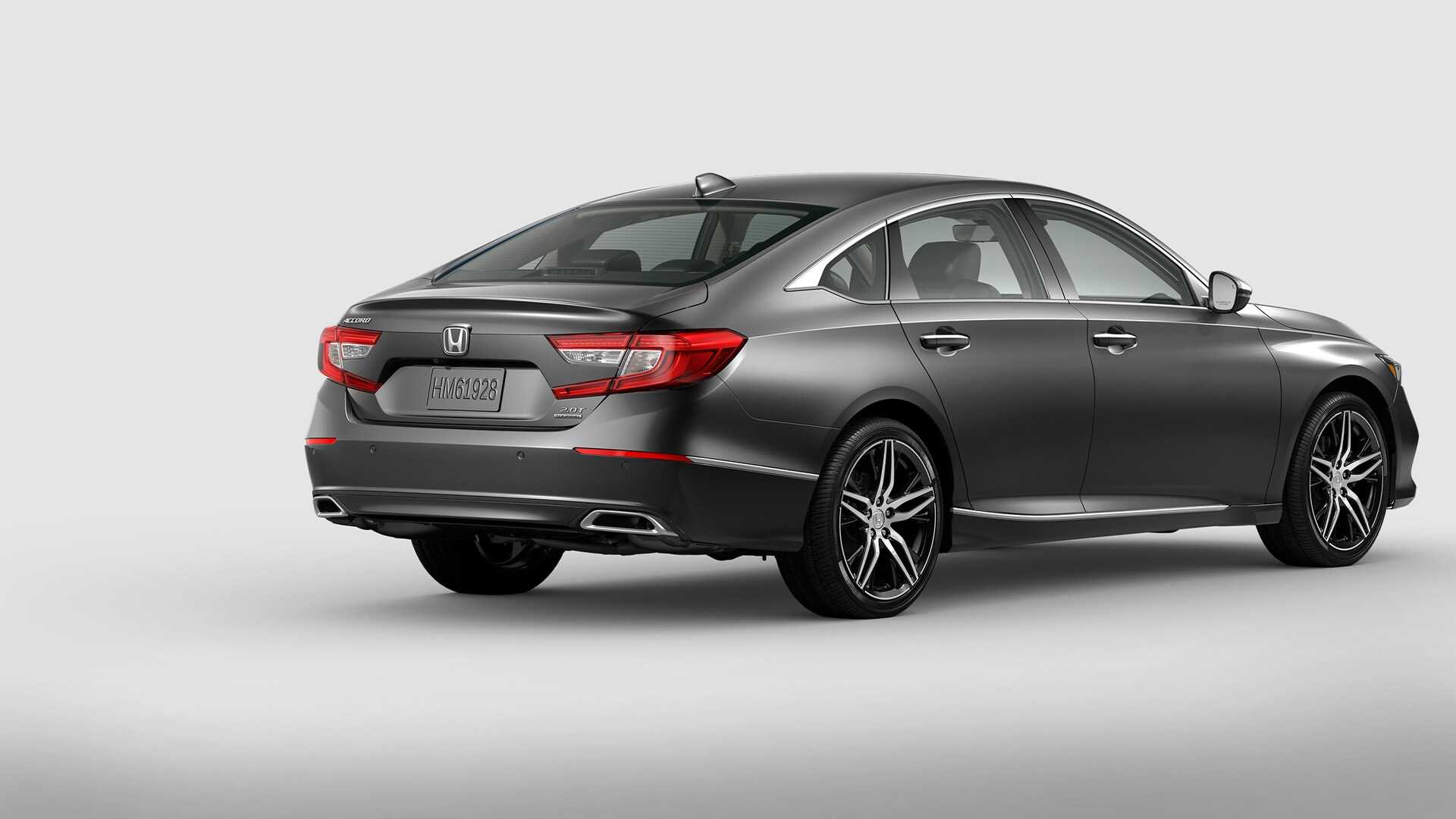 В октябре две тысячи двадцатого японцы представили обновленный Honda Accord 2021 модельного года Впрочем, в ходе рестайлинга модель нынешнего десятого