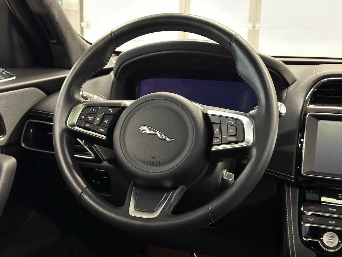 Jaguar f-pace: первый внедорожник в истории компании