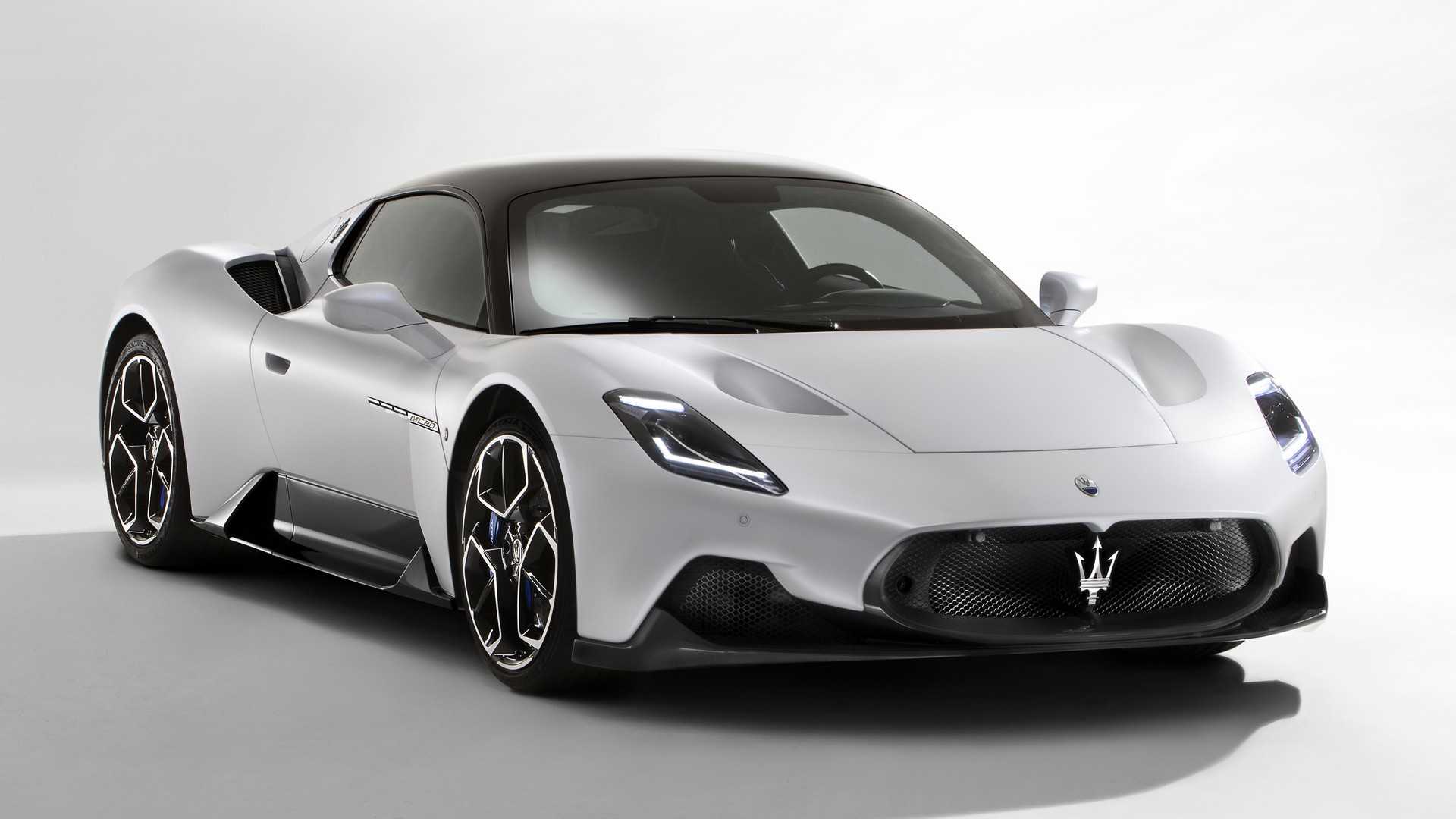 В сентябре двадцатого компания Maserati рассекретила суперкар MC20 Название новой двухдверки расшифровывается как Maserati Corse 2020, при этом сама по