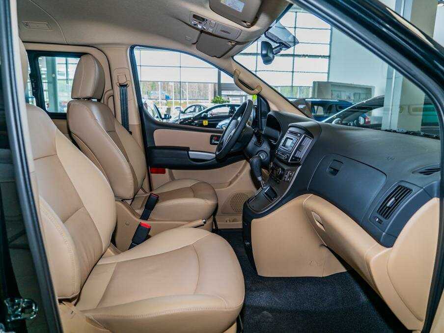 Комплектации и цены Hyundai H-1 в России Обзор минивэна, фото в новом кузове, характеристики, видео тест-драйв
