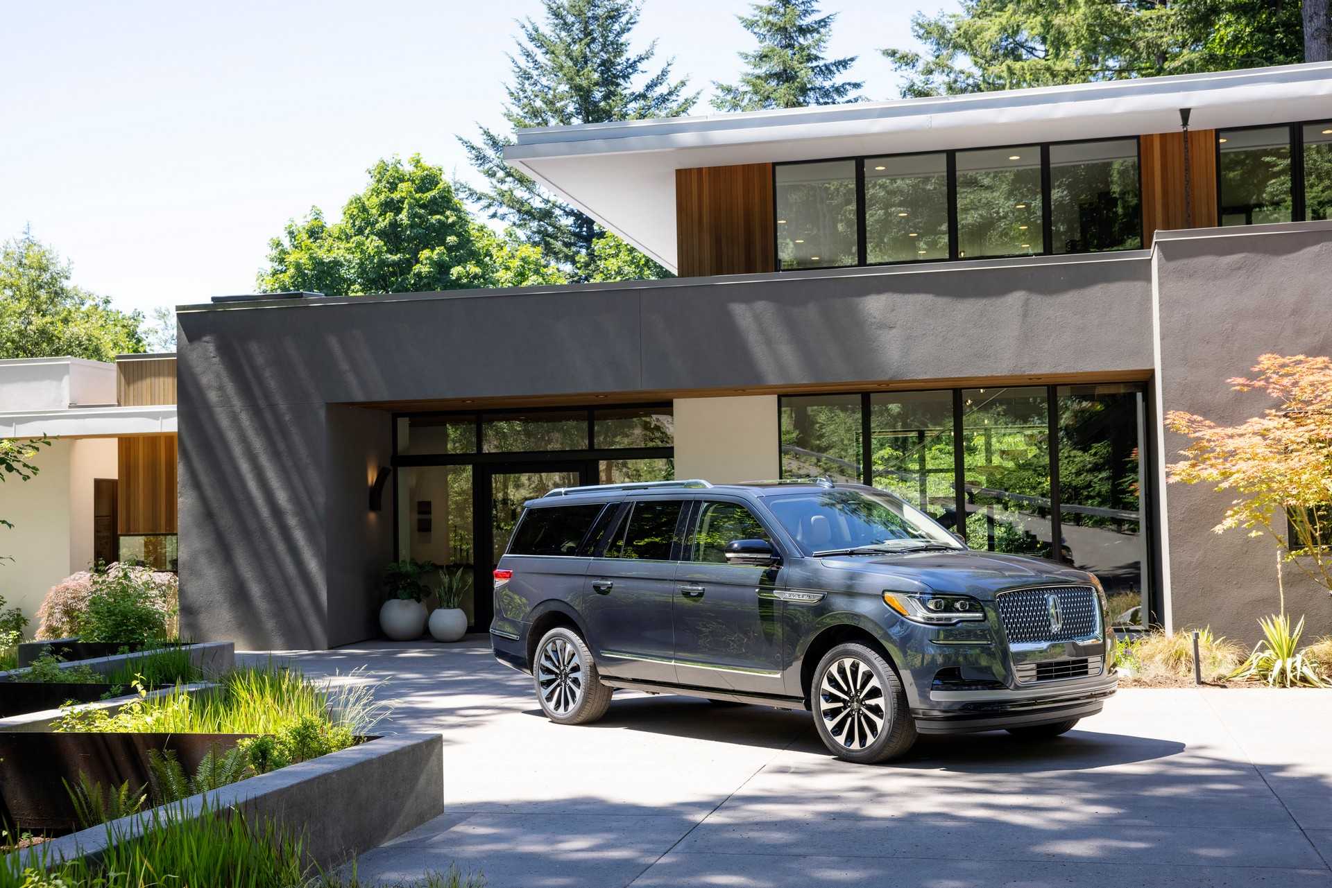 Lincoln navigator: поколения, кузова по годам, история модели и года выпуска, рестайлинг, характеристики, габариты, фото - carsweek