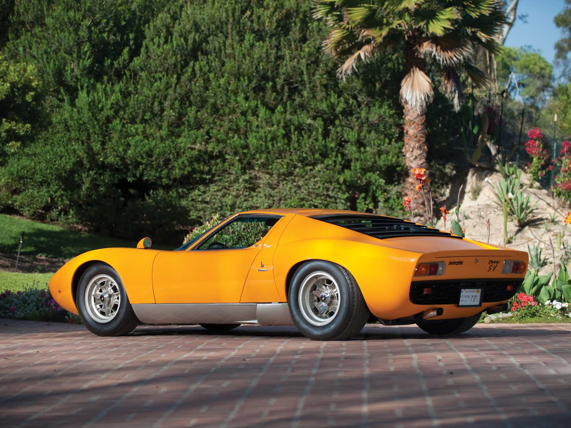 Lamborghini miura: как побить ferrari, не отвлекаясь от выпуска тракторов. история lamborghini miura история появления фирмы