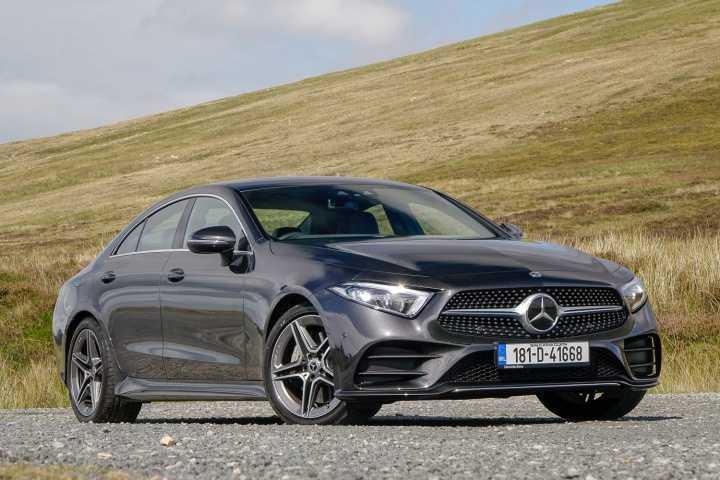 Сравнение нового и старого mercedes-benz cls. mercedes-benz показал новый cls новое направление дизайна