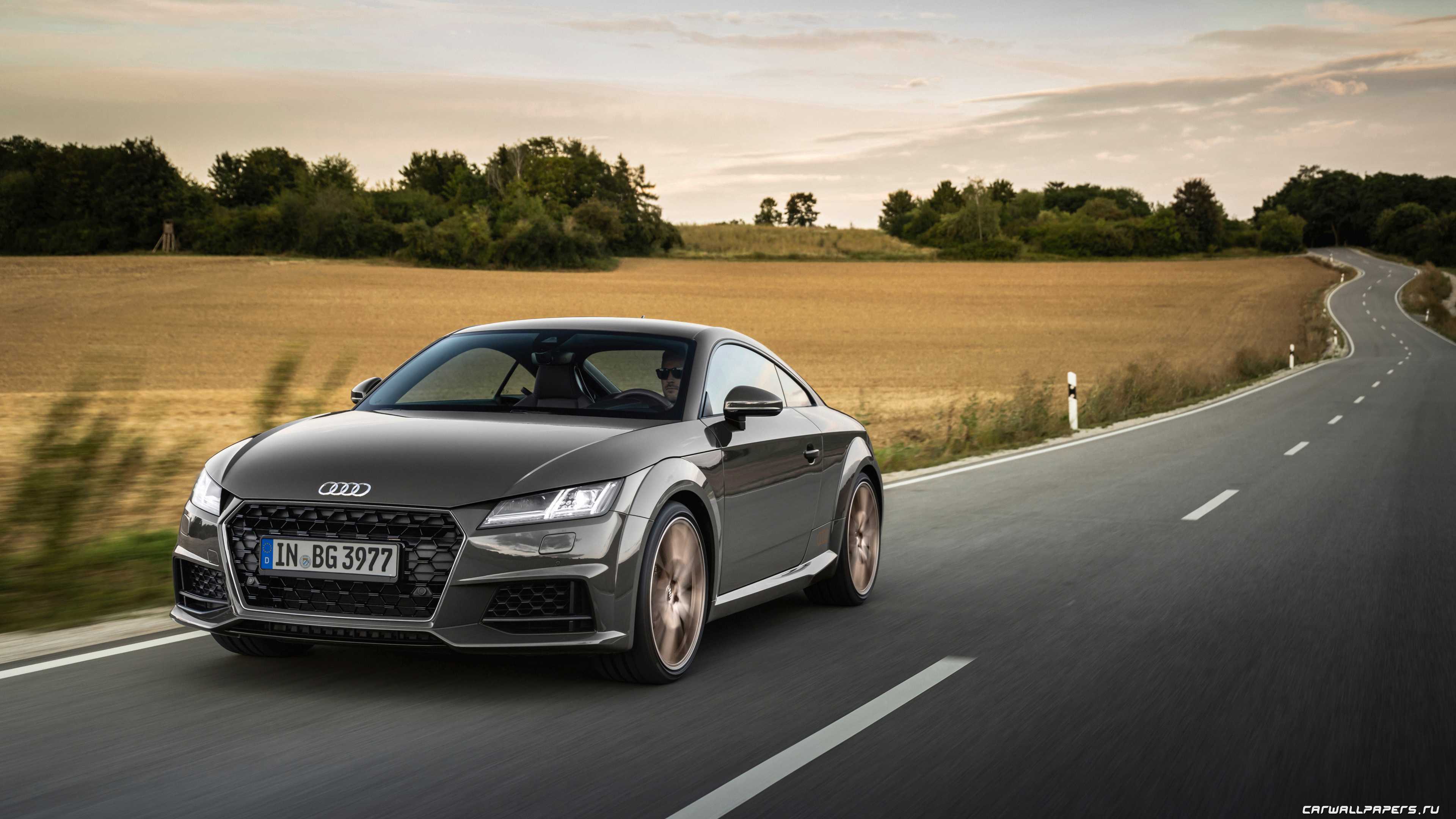 Audi tt красная. купе и родстер audi tt rs нового поколения. и все же не город…