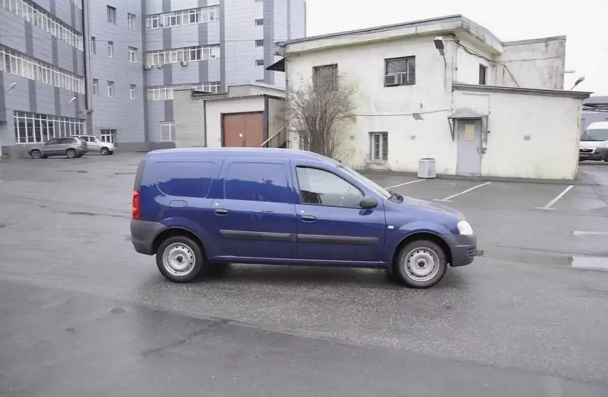 Lada Largus Blue