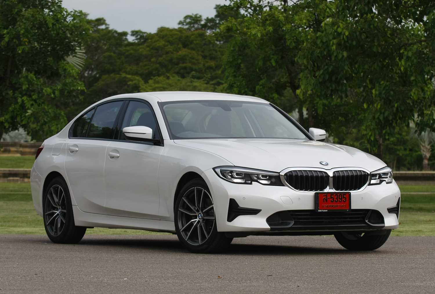 Bmw 3 series (f30) характеристики, двигатели, рестайлинг и комплектации