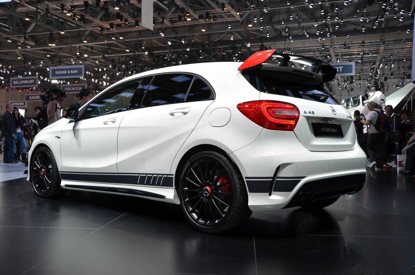 Новый спортсмен mercedes-benz a45 amg в двух кузовах