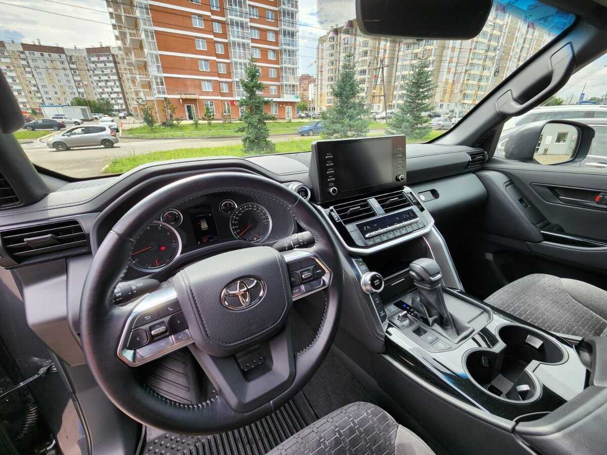 Прежде чем покупать новый Toyota Land Cruiser 300 или любую другую машину, предварительно стоит изучить отзывы владельцев, которые поделились своим опытом