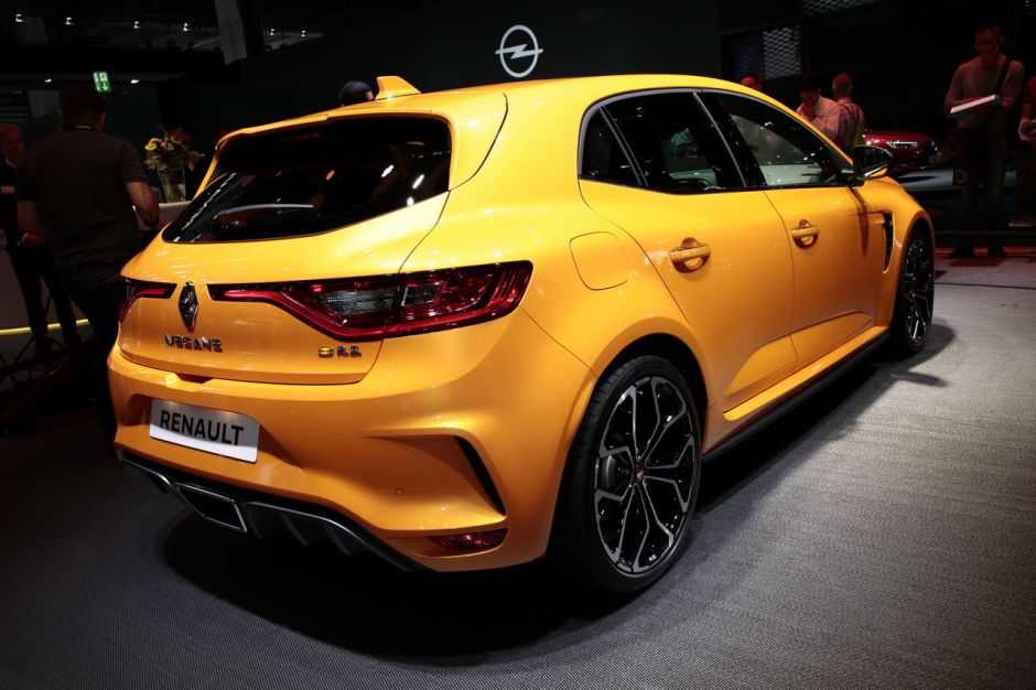 Renault megane rs: поколения, кузова по годам, история модели и года выпуска, рестайлинг, характеристики, габариты, фото - carsweek