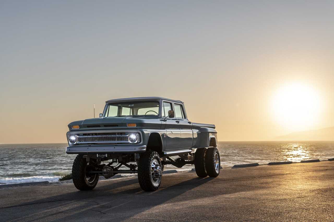 Big boy - 1966 panderosa chevrolet crew cab restomod