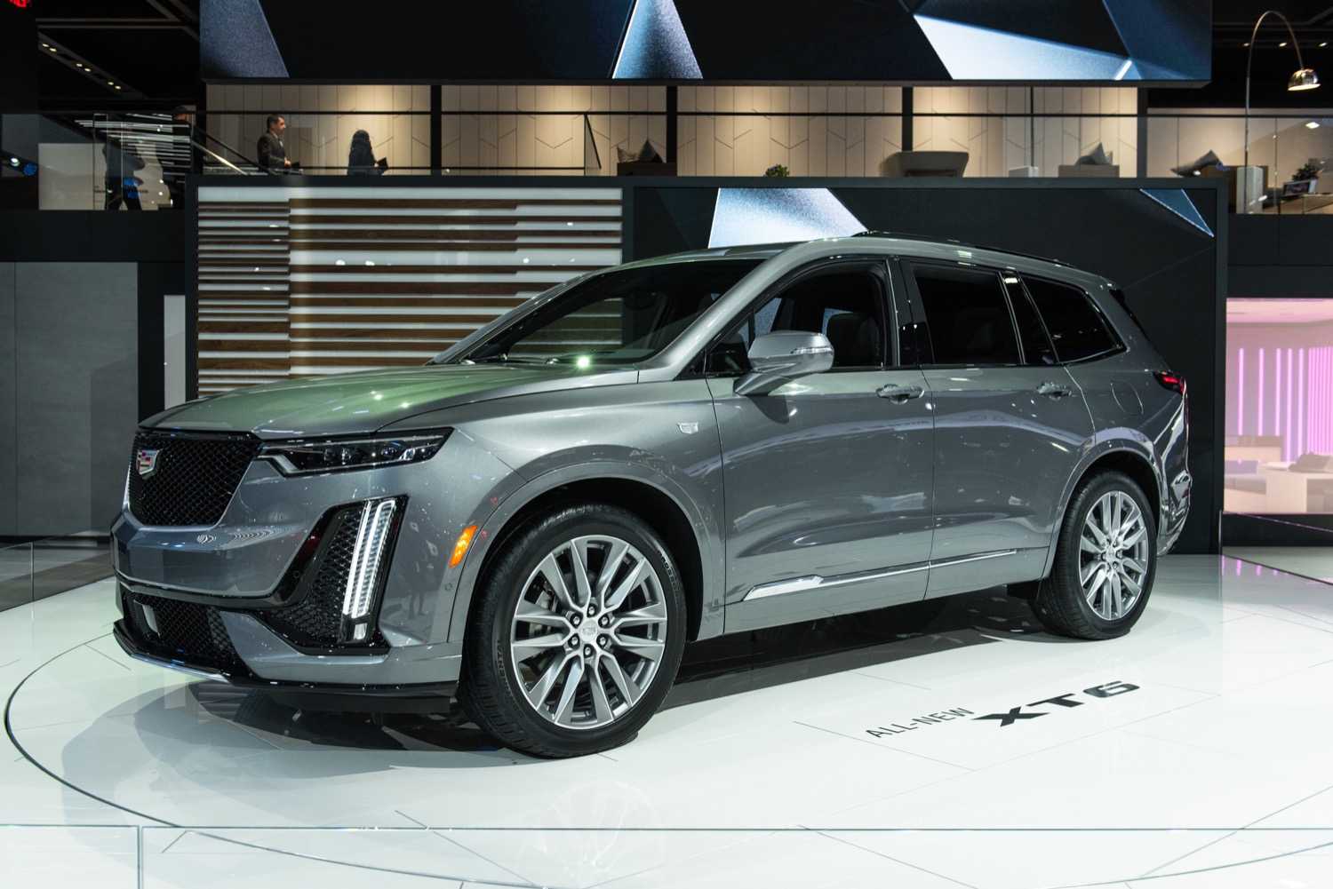 Cadillac XT6 - фото нового кузова, фото внутри салона автомобиля экстерьер и интерьер новой модели