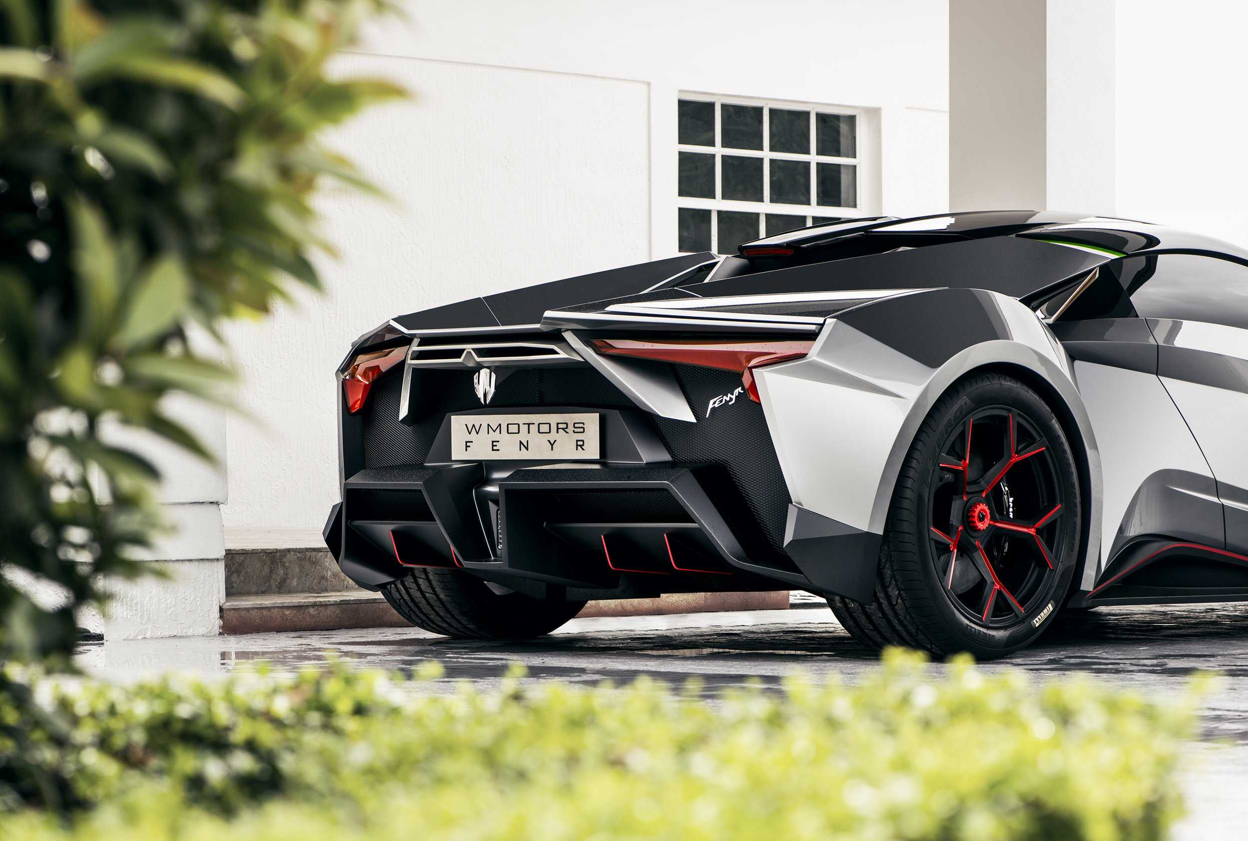 Суперкар fenyr supersport родом из дубая - w motors fenyr supersport