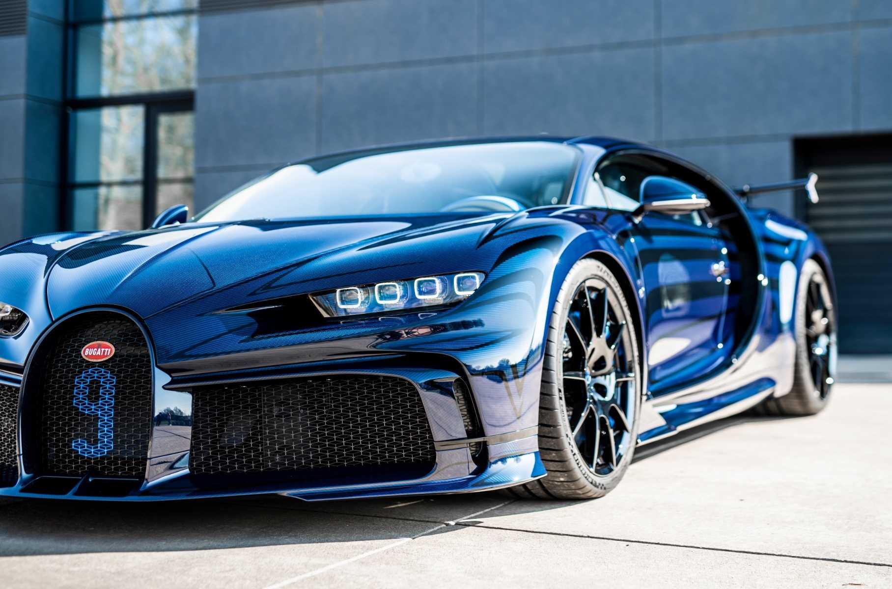 Компания bugatti рассказала о своем новом гиперкаре с классическим двс