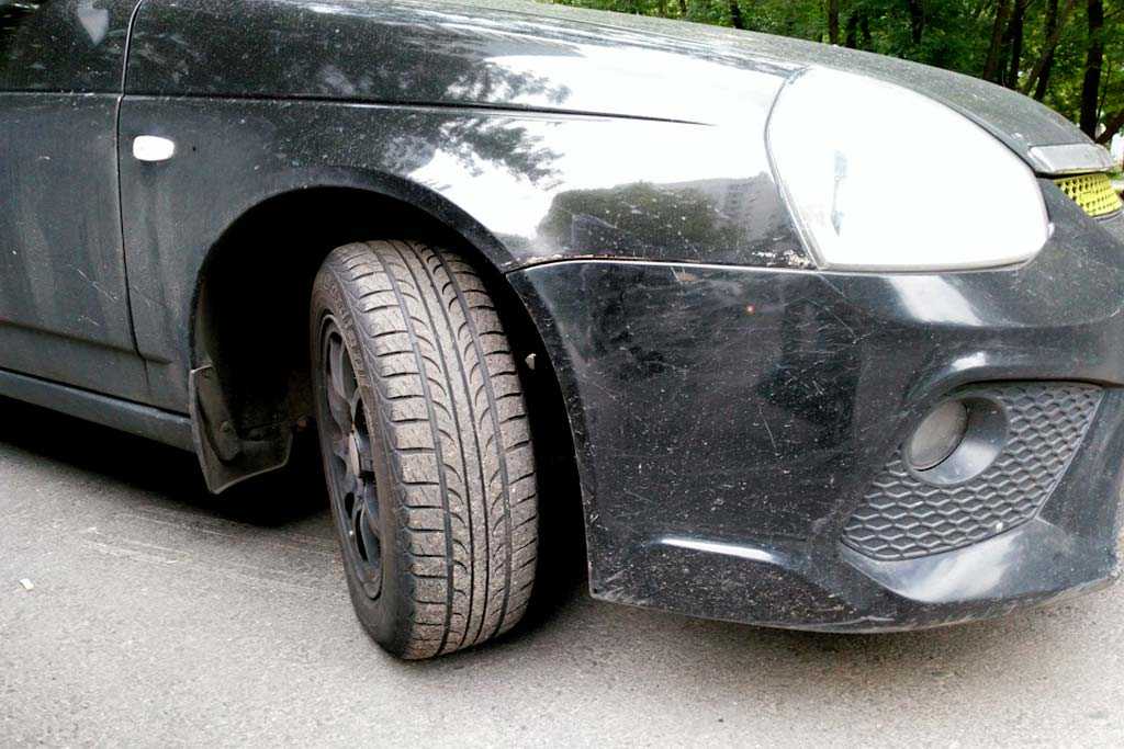Поворот колес автомобиля при парковке