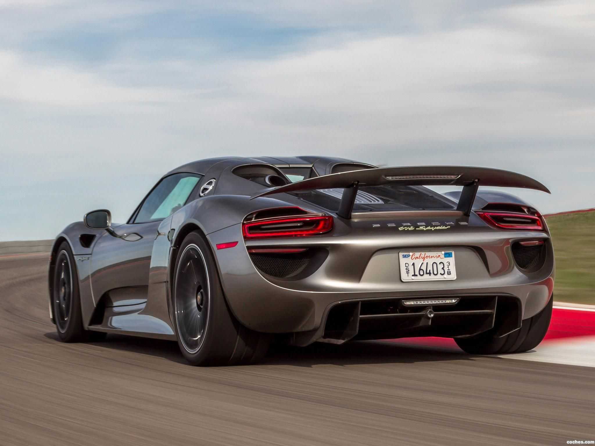 Porsche показала клиентам гибридный супер-кар 918 spyder, которого те ждут уже больше года