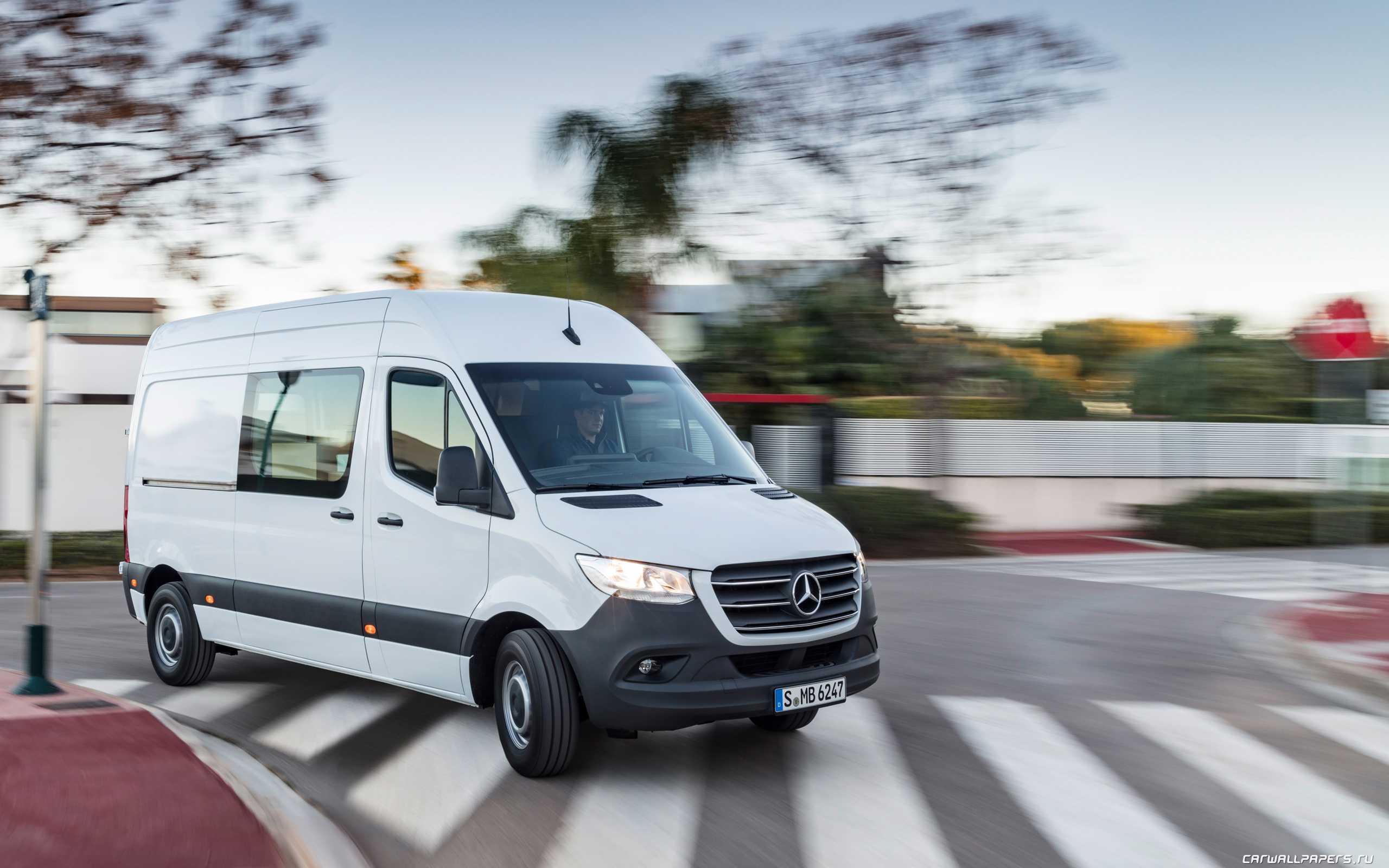 Mercedes-benz официально представил новую версию фургона sprinter