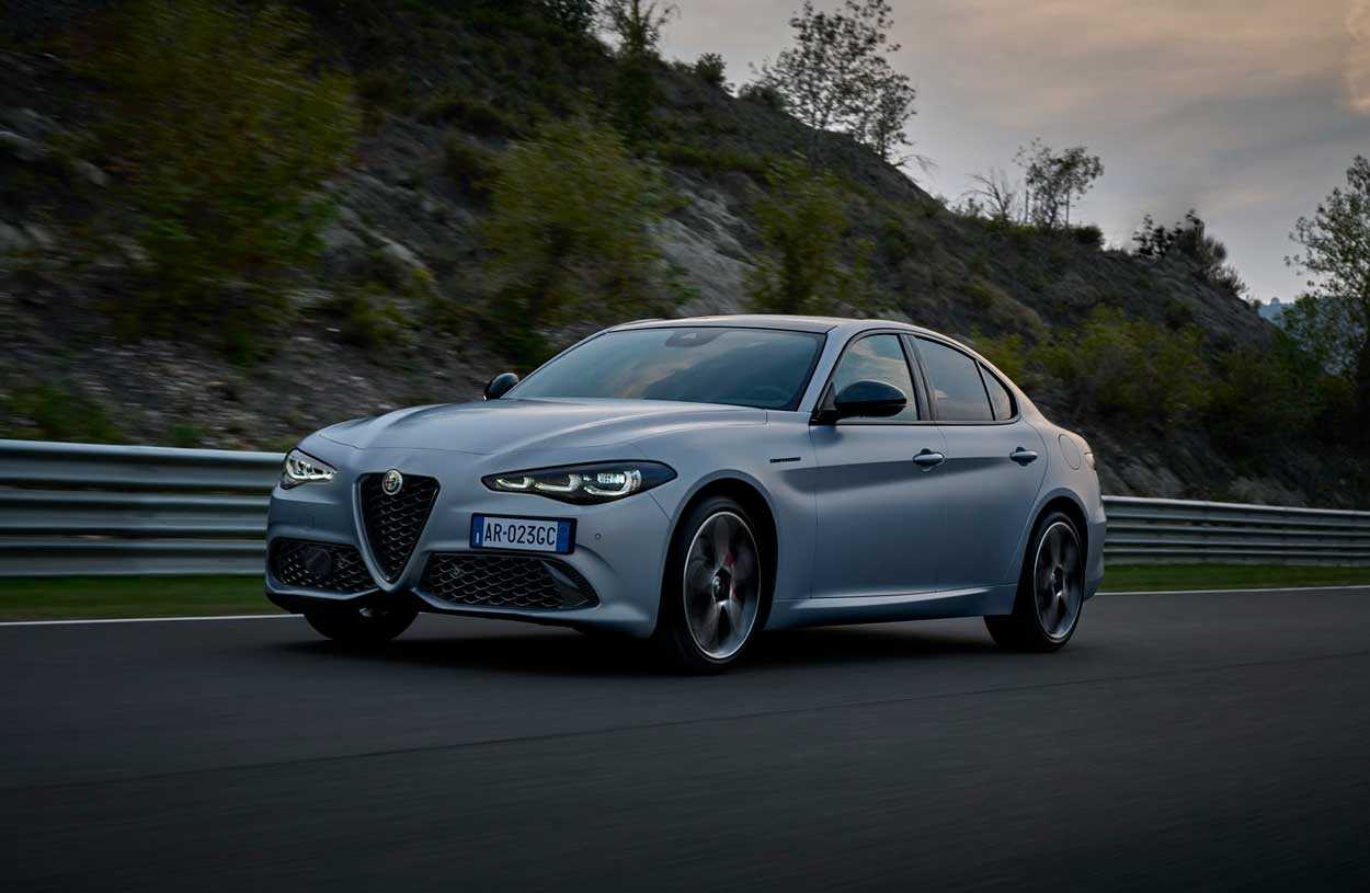 Alfa romeo giulia 2023: первый рестайлинг спортивного седана, включая "заряженную" версию quadrifoglio