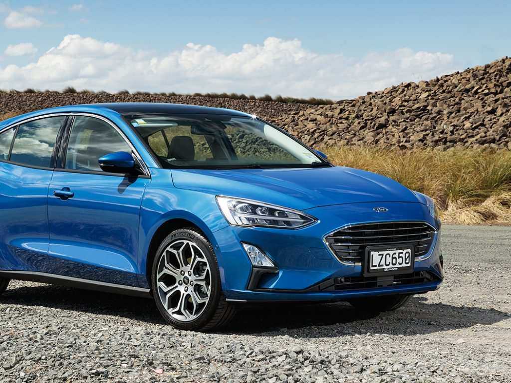 Фотошпионам удалось запечатлеть на Северной петле Нюрбургринга новый Ford Focus 4 поколения в кузове универсал Автомобиль был сфотографирован во время