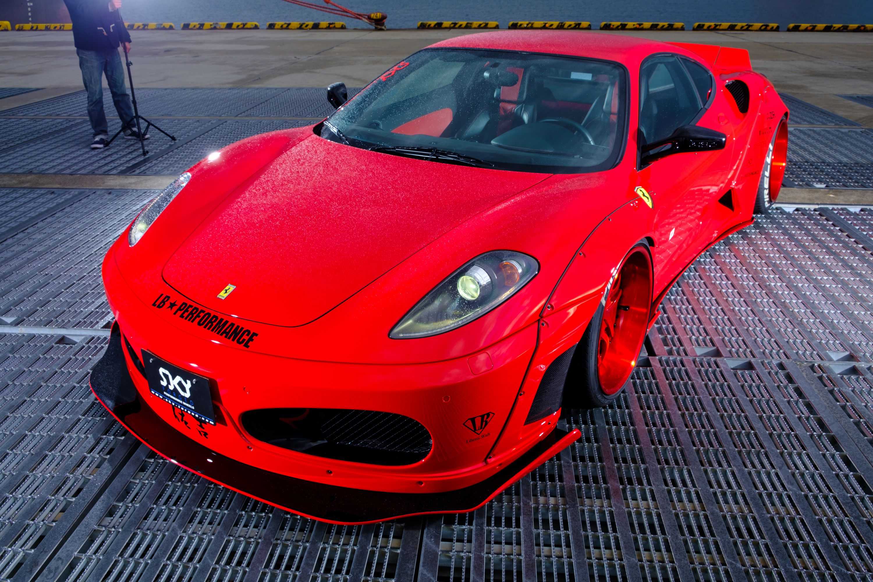 Розовая Феррари f430