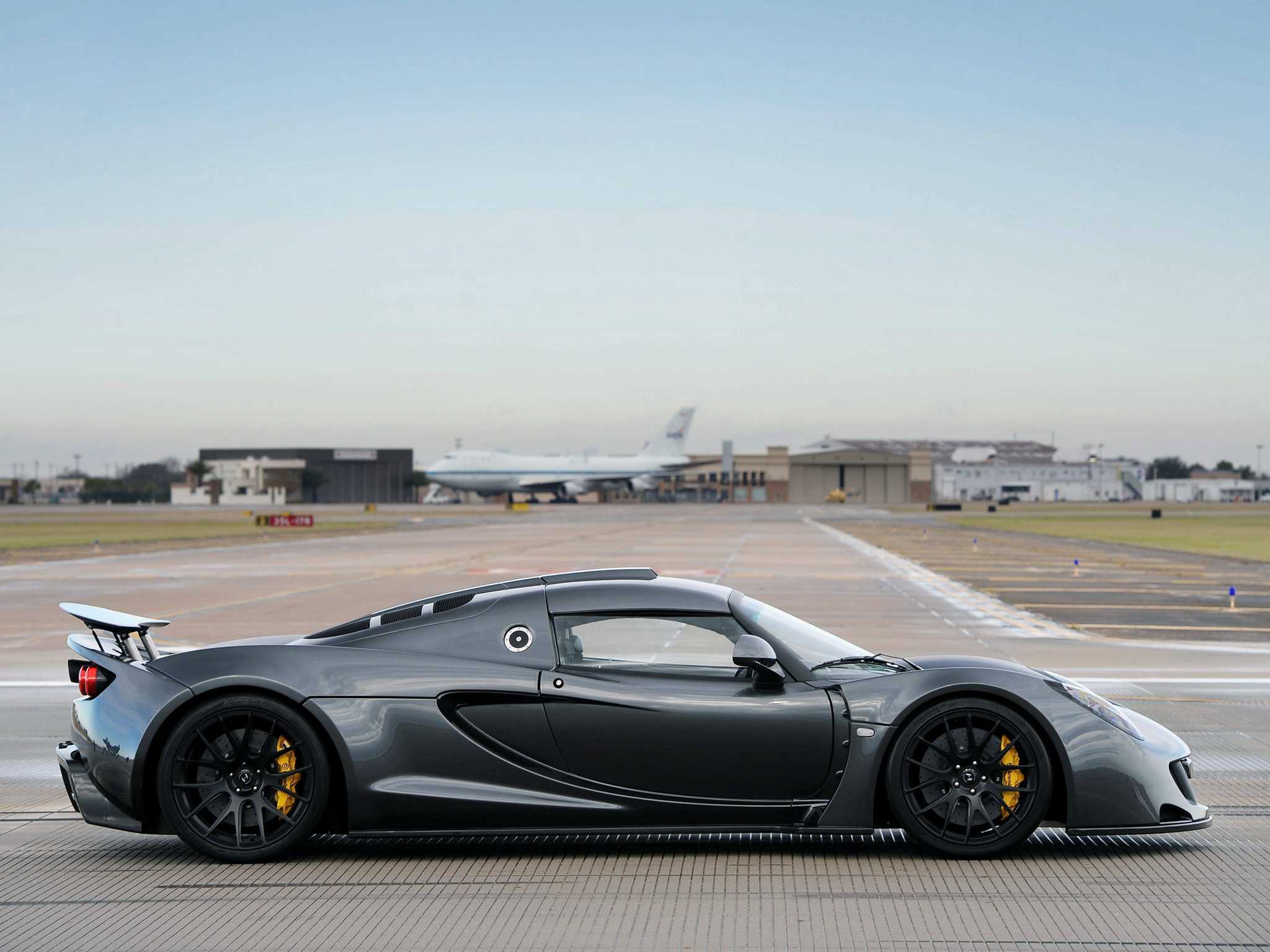 Автомобиль hennessey venom gt