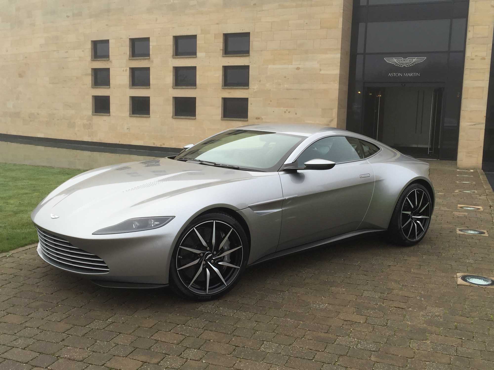 Обзор aston martin dbx 2022 года