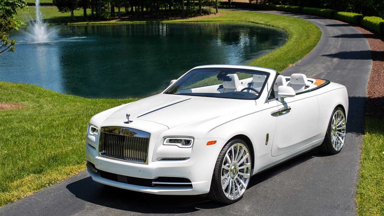 Rolls-Royce Dawn - большой четырехместный кабриолет, построенный на базе купе купе Wraith Презентация новинки состоялась в сентябре две тысячи
