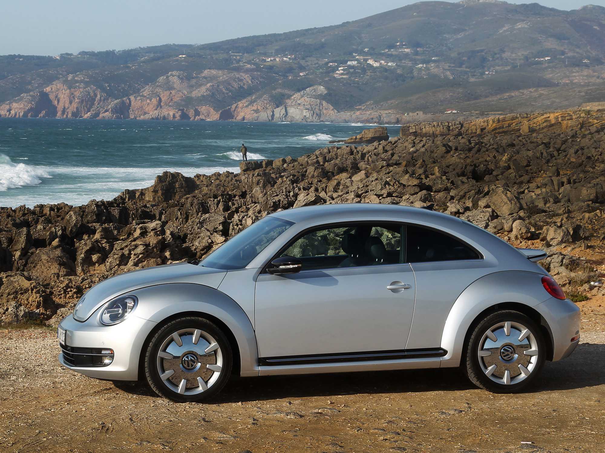 Обзор автомобиля Volkswagen Beetle 3 2014-2015 Технические характеристики, фото и цены на Фольксваген Жук  Битл в России