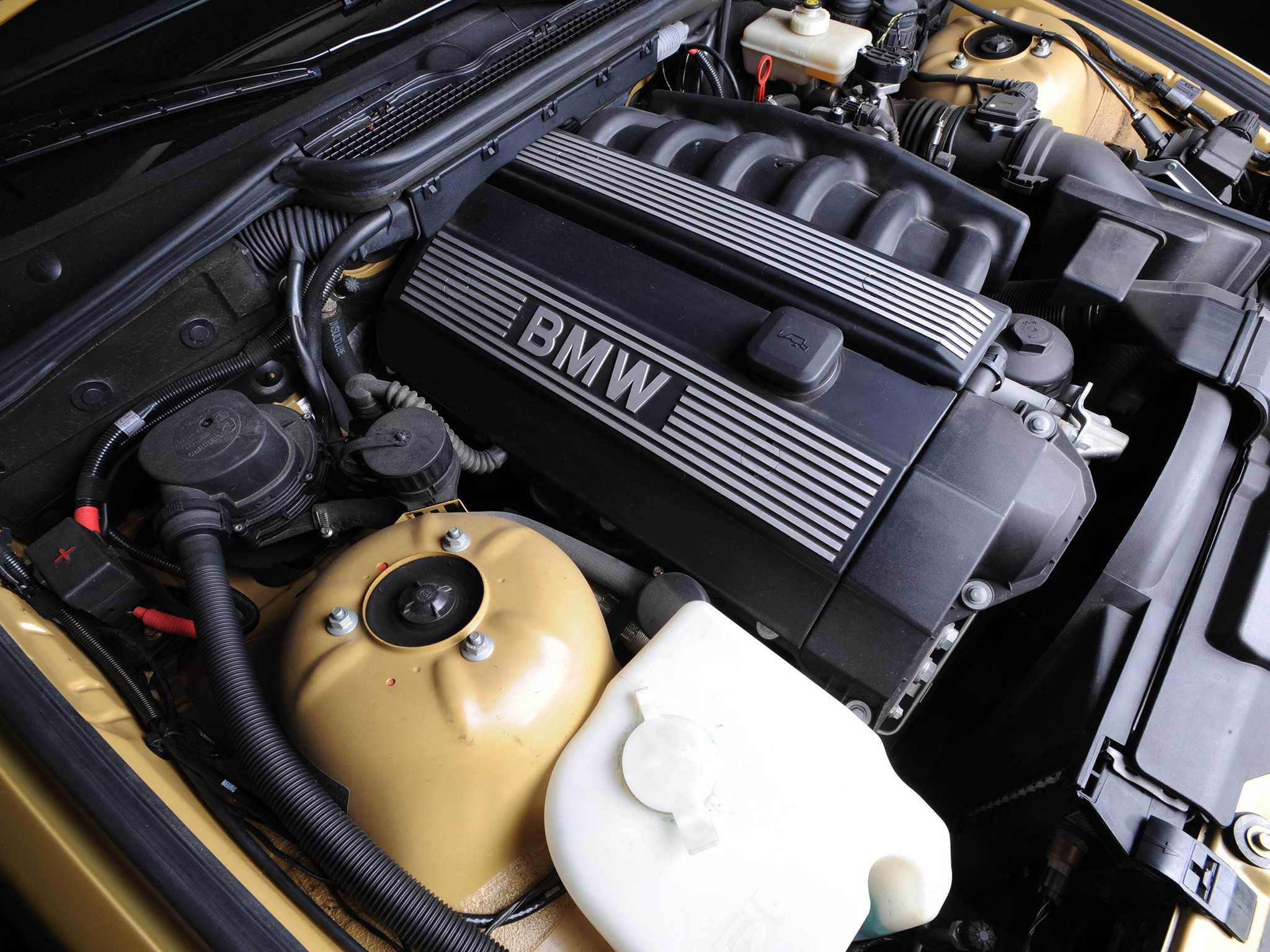 Немецкий автопроизводитель представил BMW M3 E36 в октябре 1992 года на автосалоне в Париже С выпуском модели тянуть не стали, и уже в ноябре стартовали