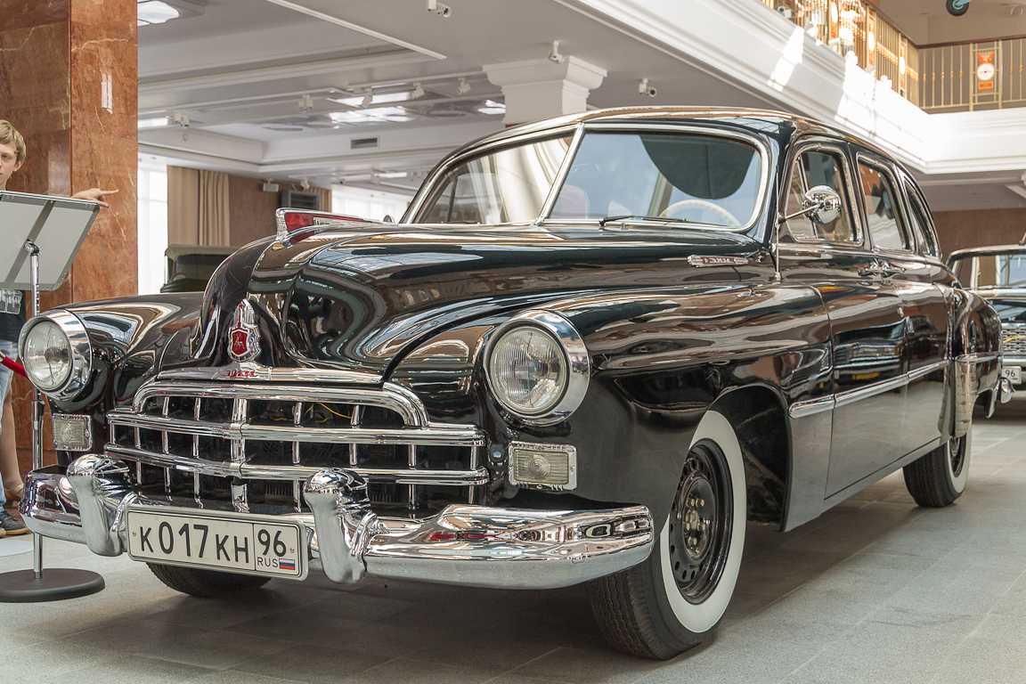 «чайка» – недостижимый идеал советских автолюбителей: стоила как три «волги», ее дарили фиделю кастро и терешковой