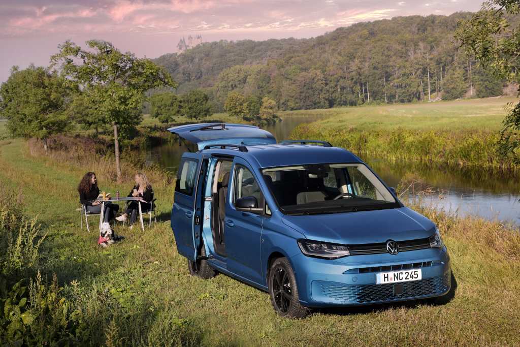 Volkswagen Caddy: комплектации и цены официальные, фото в новом кузове, модификации и оборудование автомобиля на 2023 год