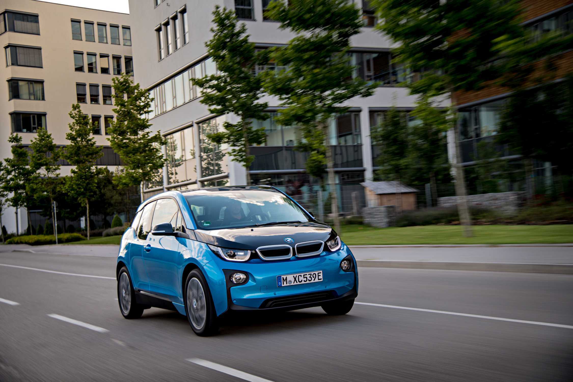 Авто ли9. BMW i3 (94 Ah). Электроавтомобиль БМВ i3. BMW i3 2016. BMW 3 электромобиль.