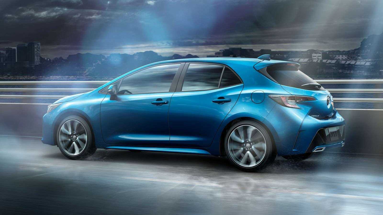 Какой автомобиль лучше: toyota auris или toyota corolla