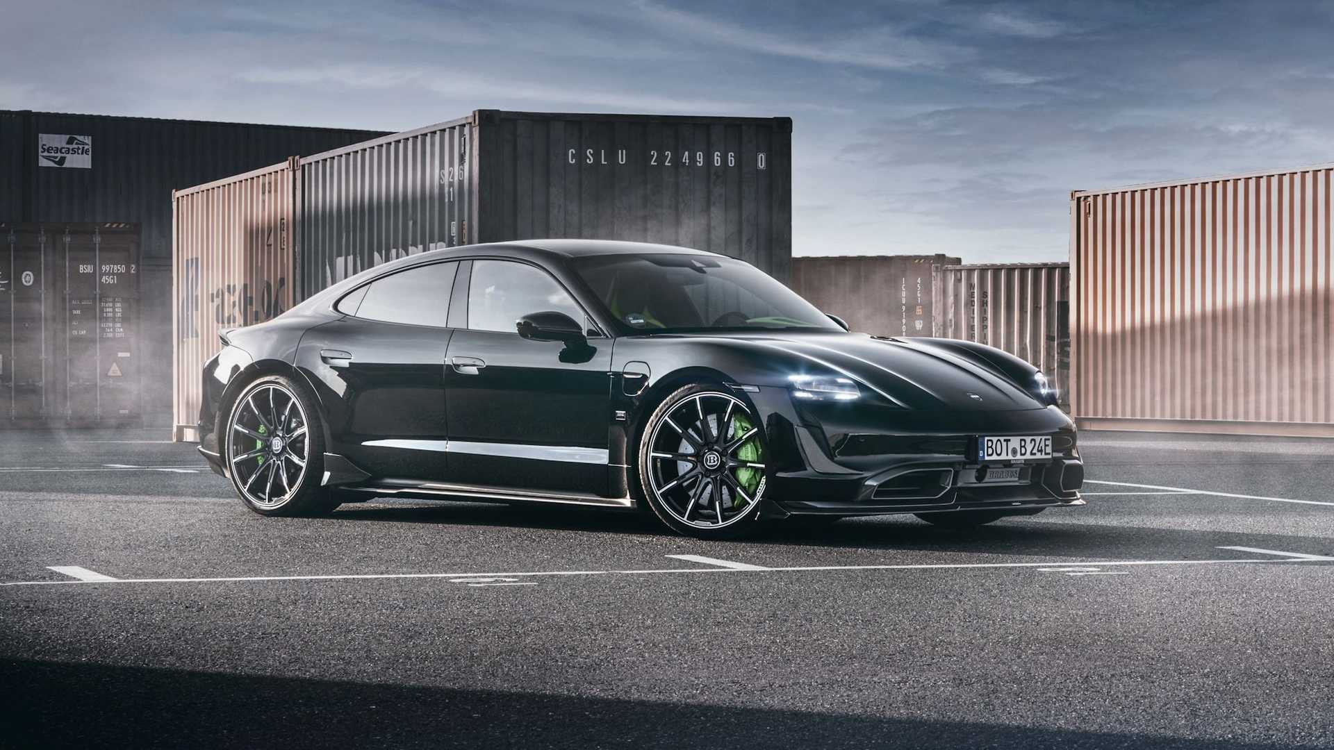 В арсенале ателье Brabus появилась очередная любопытная модификация - лимитированное купе 900 Rocket R, построенное на базе Porsche 911 Turbo S Снаружи