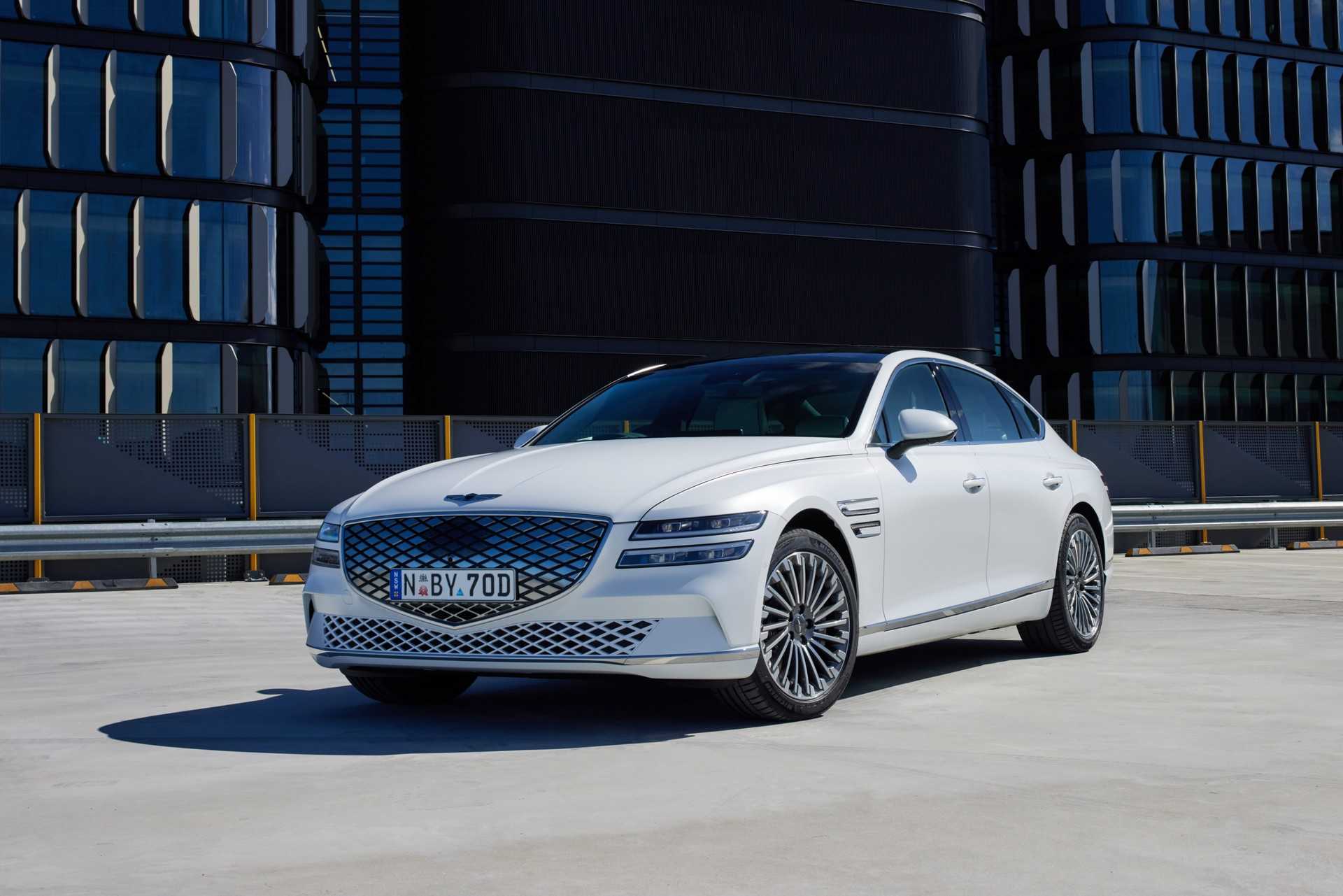 Genesis Electrified G80: комплектации и цены официальные, фото в новом кузове, модификации и оборудование автомобиля на 2023 год