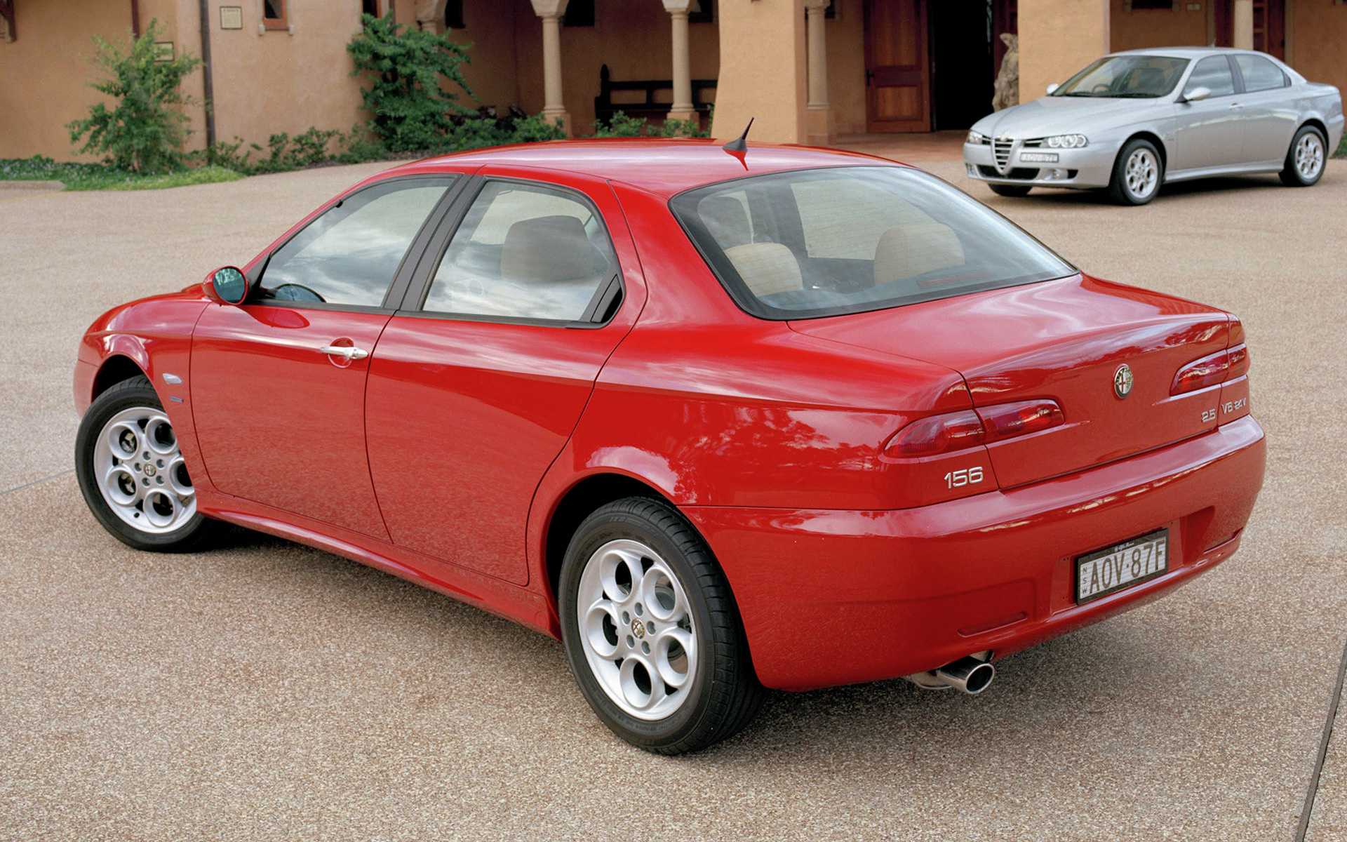Премьера Alfa Romeo 156 состоялась на автомобильной выставке в Лиссабоне в 1997 году, а в 2003-ем автомобиль был подвергнут рестайлингу, существенно