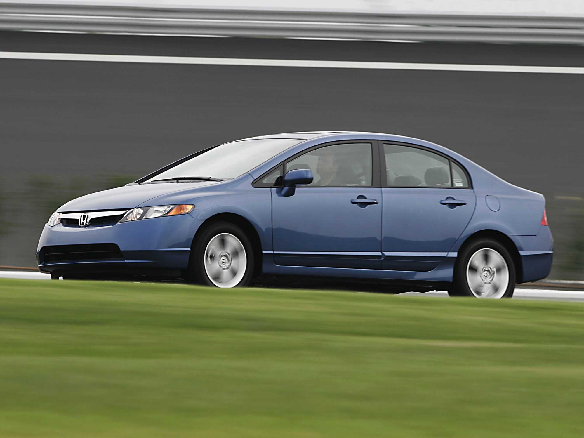 Чего бояться при покупке подержанной honda civic восьмого поколения