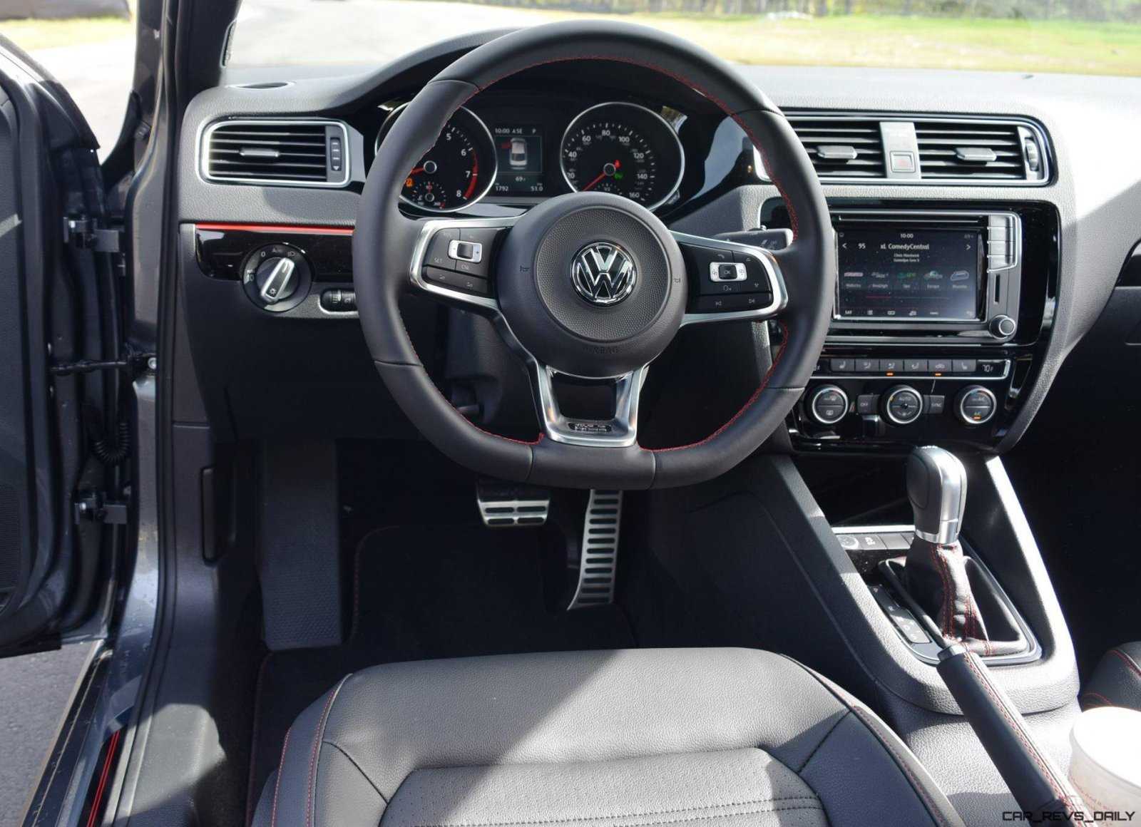 Немцы презентовали слегка обновленный седан Volkswagen Jetta 2022 модельного года, а также его подогретую модификацию с приставкой GLI в названии