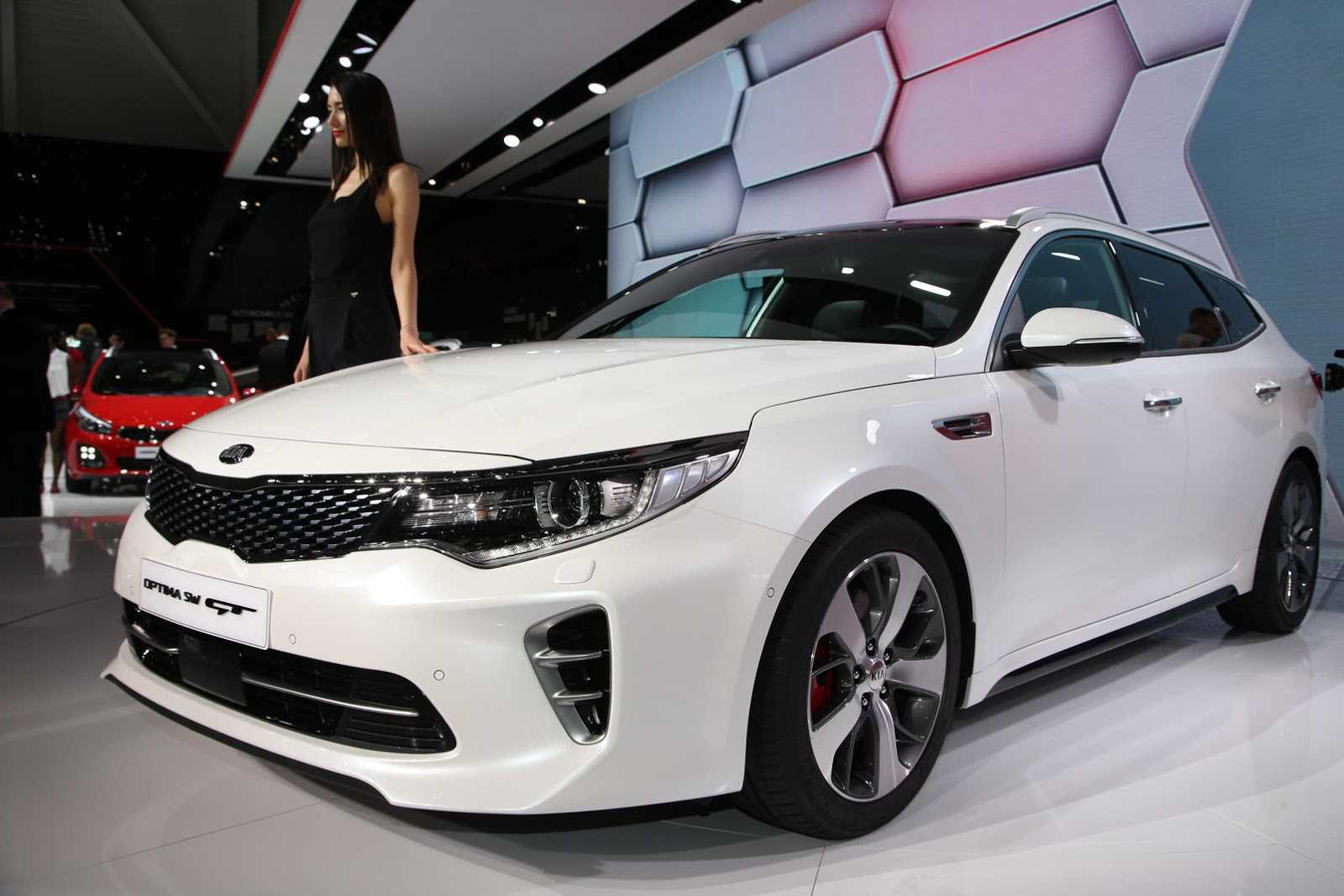 Абсолютно новая kia k5 2023 уже приехала в россию: знакомый кузов и пересмотренные комплектации