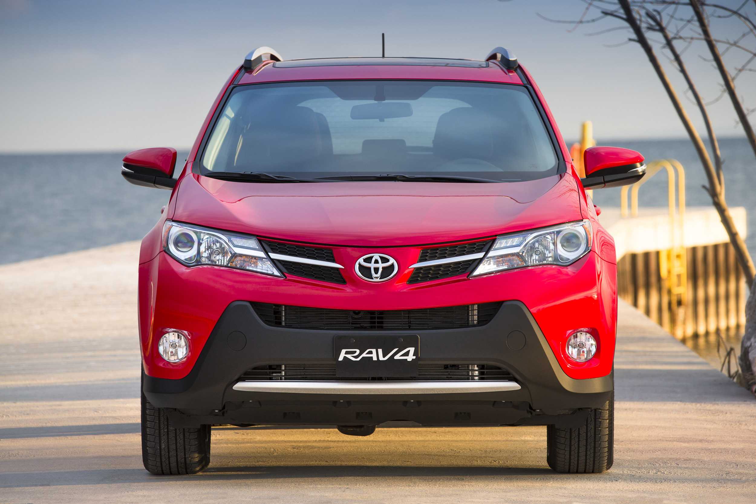 Делюсь мнением о новом Toyota RAV4 20 CVT красного цвета Автомобиль уже прошел почти 2 000 км и этого, я думаю, достаточно, чтобы описать первые