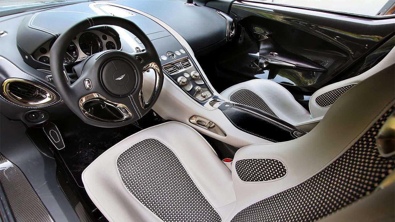 Aston martin one-77