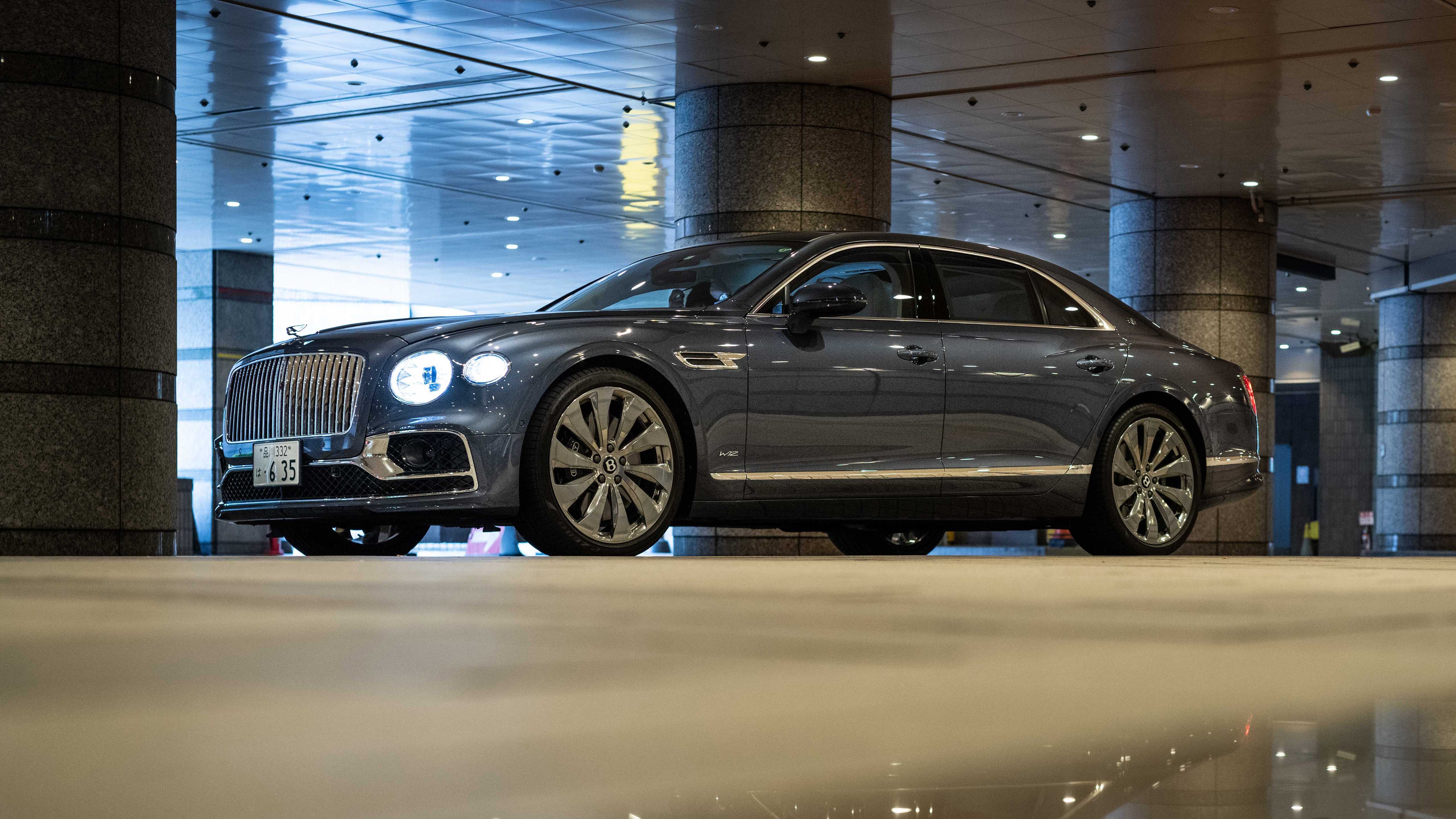 Компания bentley представила спортивный седан bentley flying spur s 2023 модельного года