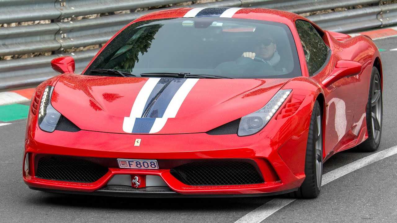 Накануне Франкфуртского автосалона 2011 компания Ferrari официально представила открытую версию суперкара 458 Italia под традиционным названием Spider