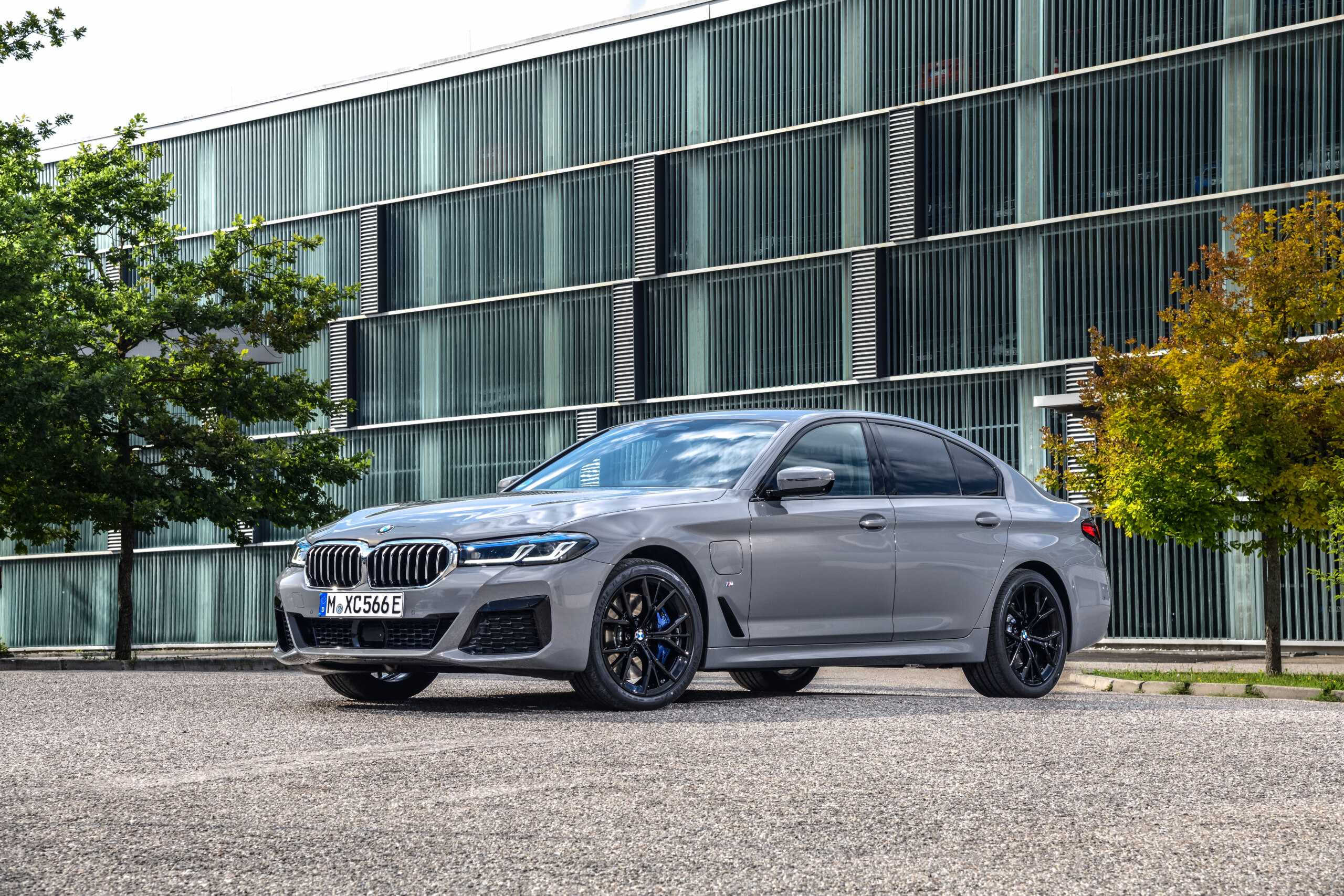 Бмв g30 2020. БМВ g30 2021. BMW 5 g30. BMW 5 Series g30 LCI. BMW 5 g30 2020.