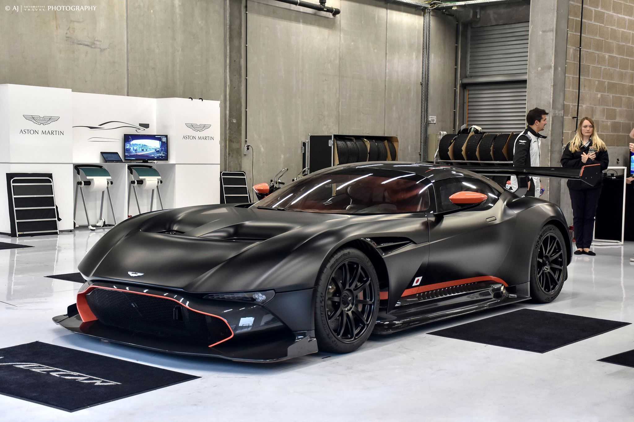 Обзор трекового суперкара Aston Martin Vulcan Технические характеристики, фото, видео, цена нового Астон Мартин Вулкан 2016-2017