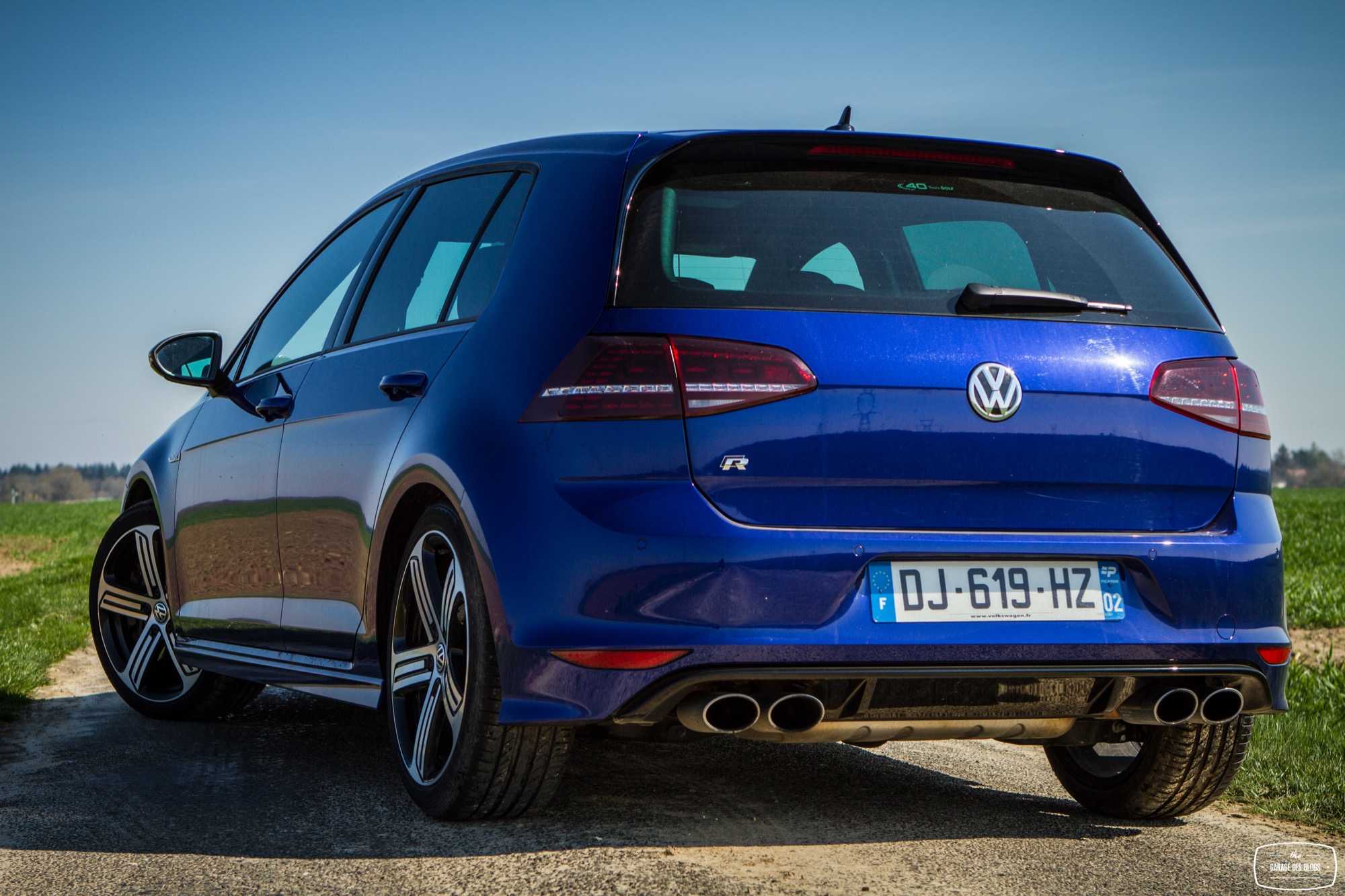 Росийские дилеры компании Volkswagen начали прием заказов на хэтчбек Фольксваген Гольф 6, оснащенный спортивным пакетом R-Line Заказать его можно только