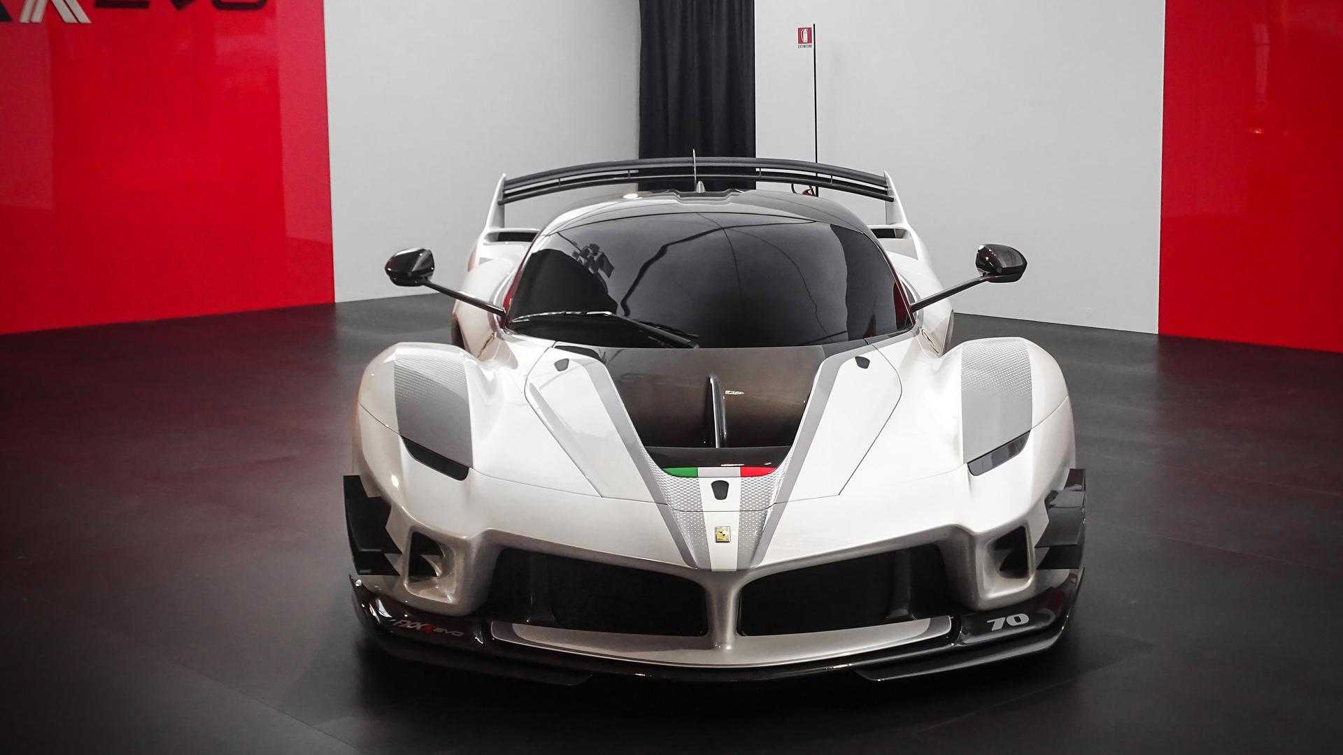 Феррари FXX K спереди